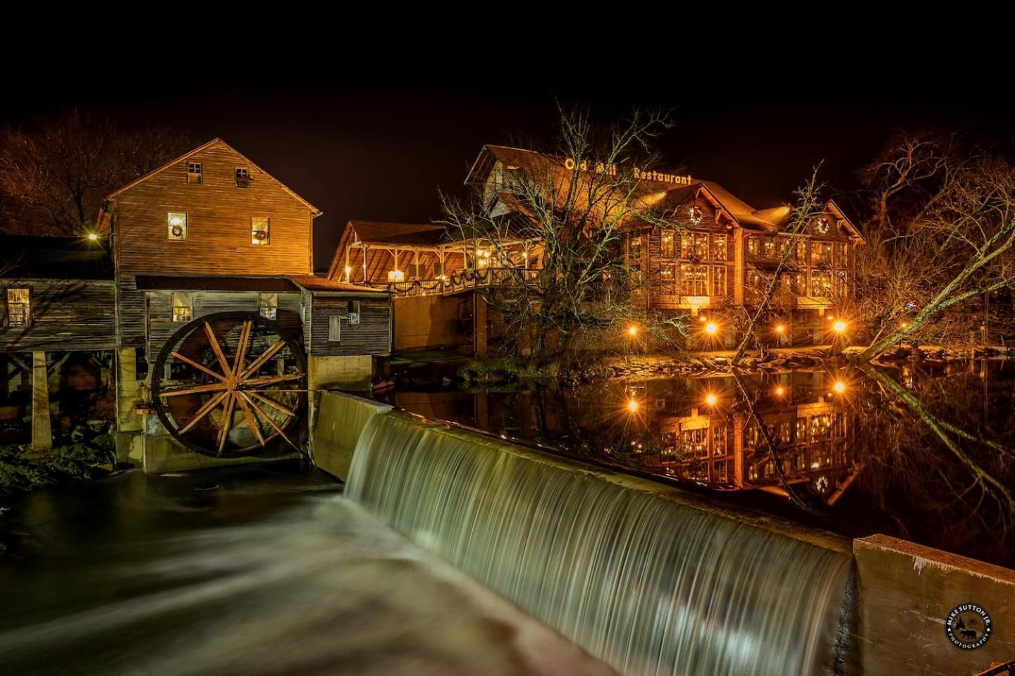 Views I Mins To Dollywood I Hot Tub I Pool Table Villa Sevierville Exterior photo